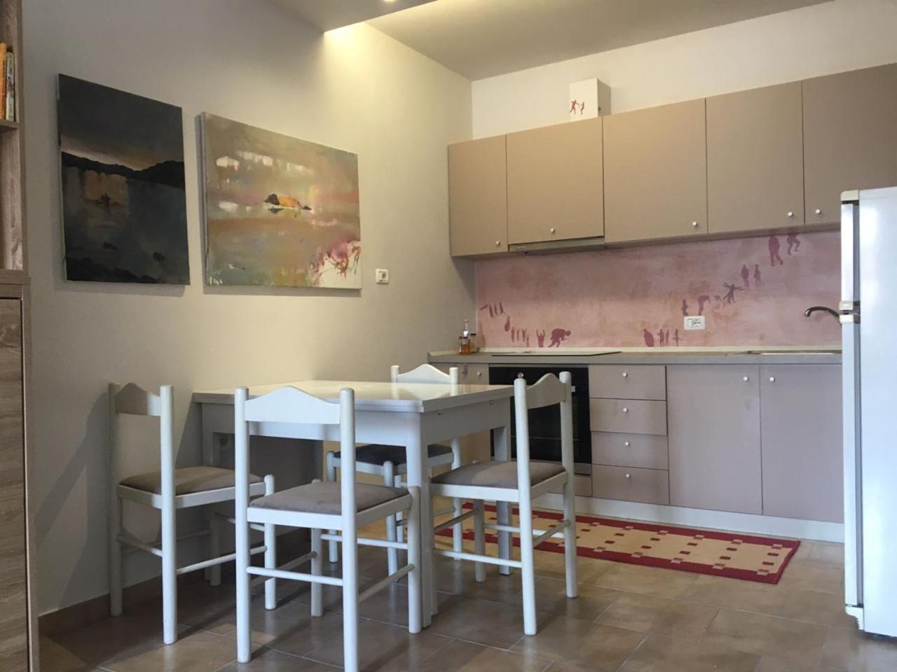 Dallendyshe House Apartamento Orikum